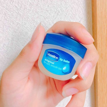 💄【vaseline （ヴァセリン）リップ オリジナル】

近所のドラッグストアで半額で購入

通常価格が460円なので230円でした

写真を見て分かるように結構小さいです😂

が、使い心地はとても潤