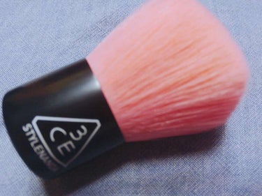 3CE PINK KABUKI BRUSH/3CE/メイクブラシを使ったクチコミ（2枚目）