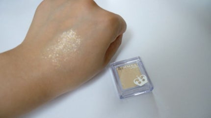 プリズム パウダーアイカラー/リンメル ロンドン/単色アイシャドウを使ったクチコミ(3枚目)