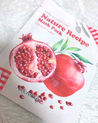 【nature recipe mask pack】
夏場にベタベタしたパックが
嫌な方にはオススメ🙆🏻🙆🏻
あまりべたつき感がなく
いい匂いもするので私は好きです😳💓

ネットで調べたら出てきます！！