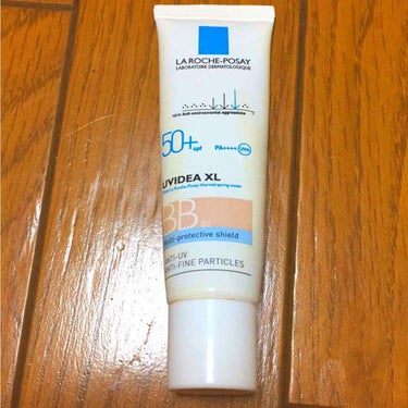 日焼け止めにもなる、spf50＋の洗顔で落とせるBBクリームです。クレンジング不要なので、敏感肌の方にはあっていると思います。
ニキビ肌の私にはぴったりです！！
洗顔料で落とせるから、肌に優しいです！
