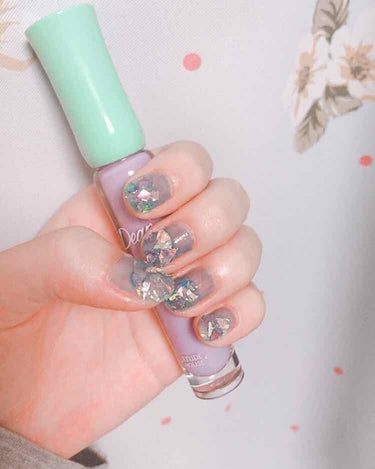 夏休み〜(今日で終了だけど笑)ということで、
ネイル💅✨ キャンドゥで売っているブルーの
リキュールネイルに、ダイソーのクラッシュ
ホロを爪先に💕 仕上げに多めのトップコート
をのせて完成！！

かなり