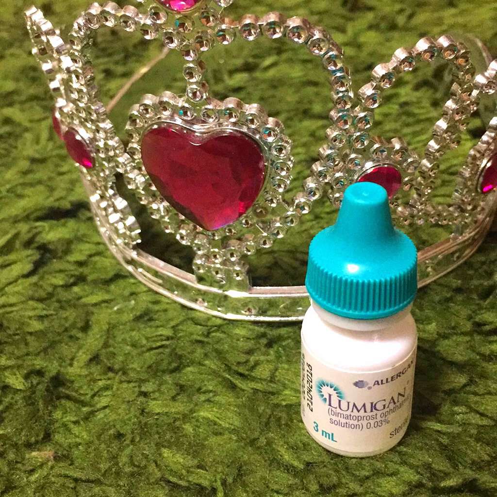 ⁑ S ⁑ on LIPS 「海外サイトで有名なまつげ美容液のルミガンになります👀🍀まだあま..」(1枚目)