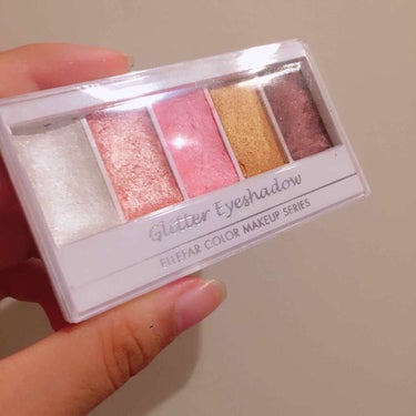 💎ELLEFAR Glitter Eyeshadow E Coral (エルファー グリッター アイシャドウ E コーラル) DIY💎

前に載せたものをDIYしたものです🙌🏻

・やり方は一つ前の投稿