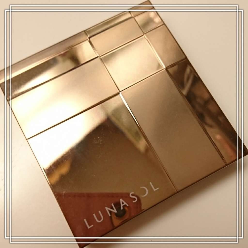 LUNASOL シェイディングチークスのクチコミ「フタがワンタッチで空けやすい
キャンメイクとかで、結構荒れちゃったりしてて、
お値段かけたもの.....」（1枚目）