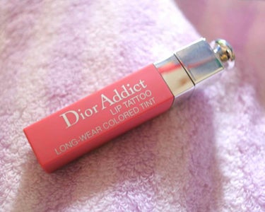 【Dior アディクトリップティント 351ナチュラルヌード】

サラサラした塗り心地で、塗った直後から全くベタベタしません。
発色がとてもいいです。
ディオールのマキシマイザーやスクラブ＆バームと一緒