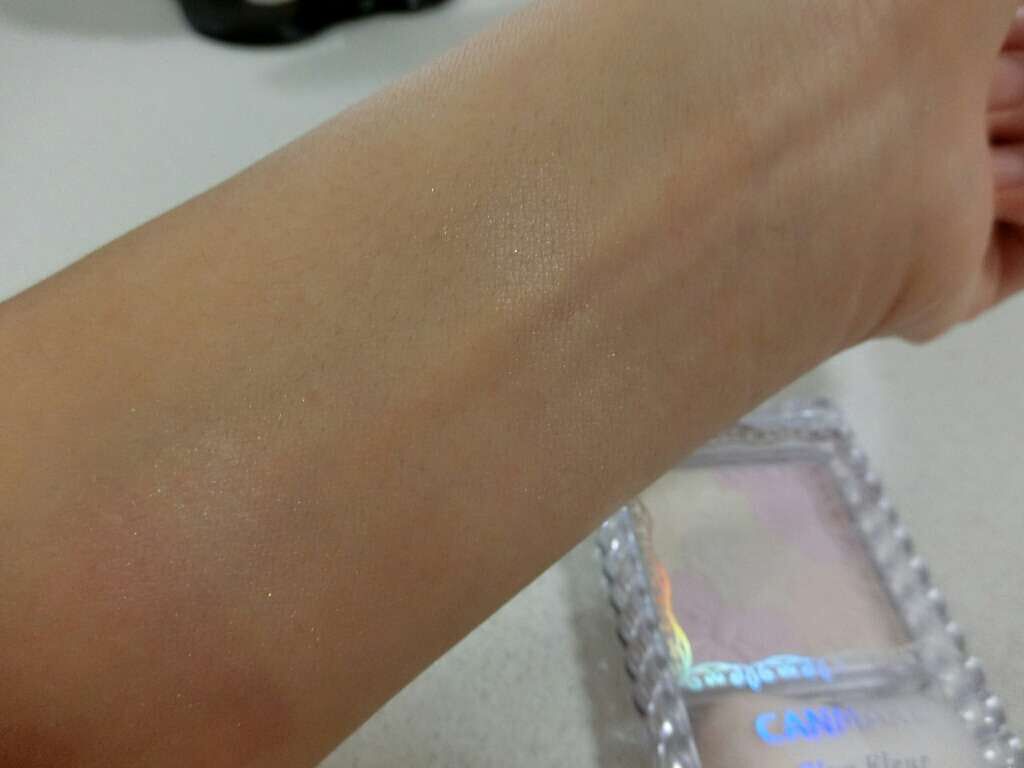 グロウフルールハイライター/キャンメイク/パウダーハイライトを使ったクチコミ(2枚目)