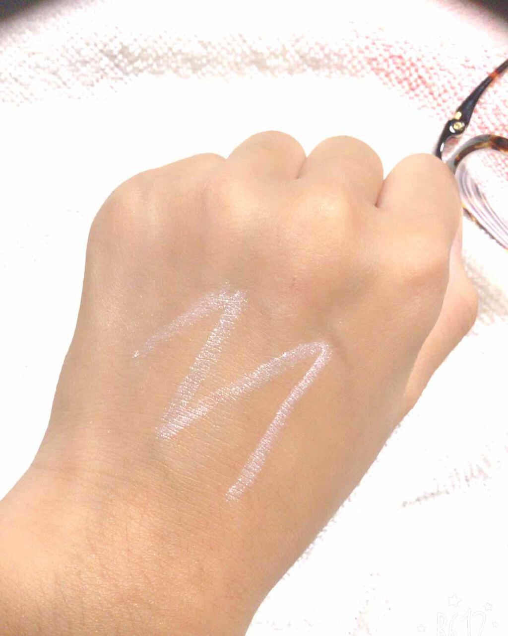 シャイニーアイシャドウ/DAISO/スティックアイシャドウを使ったクチコミ（1枚目）