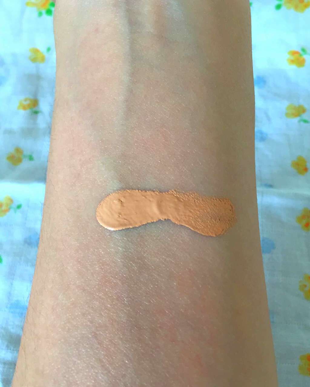 リンメル ロンドン ラスティングフィニッシュ コンシーラーのクチコミ「003青グマ用、色味はオレンジです。
チューブタイプでクリームです。
少し重めですがよく伸びま.....」（2枚目）