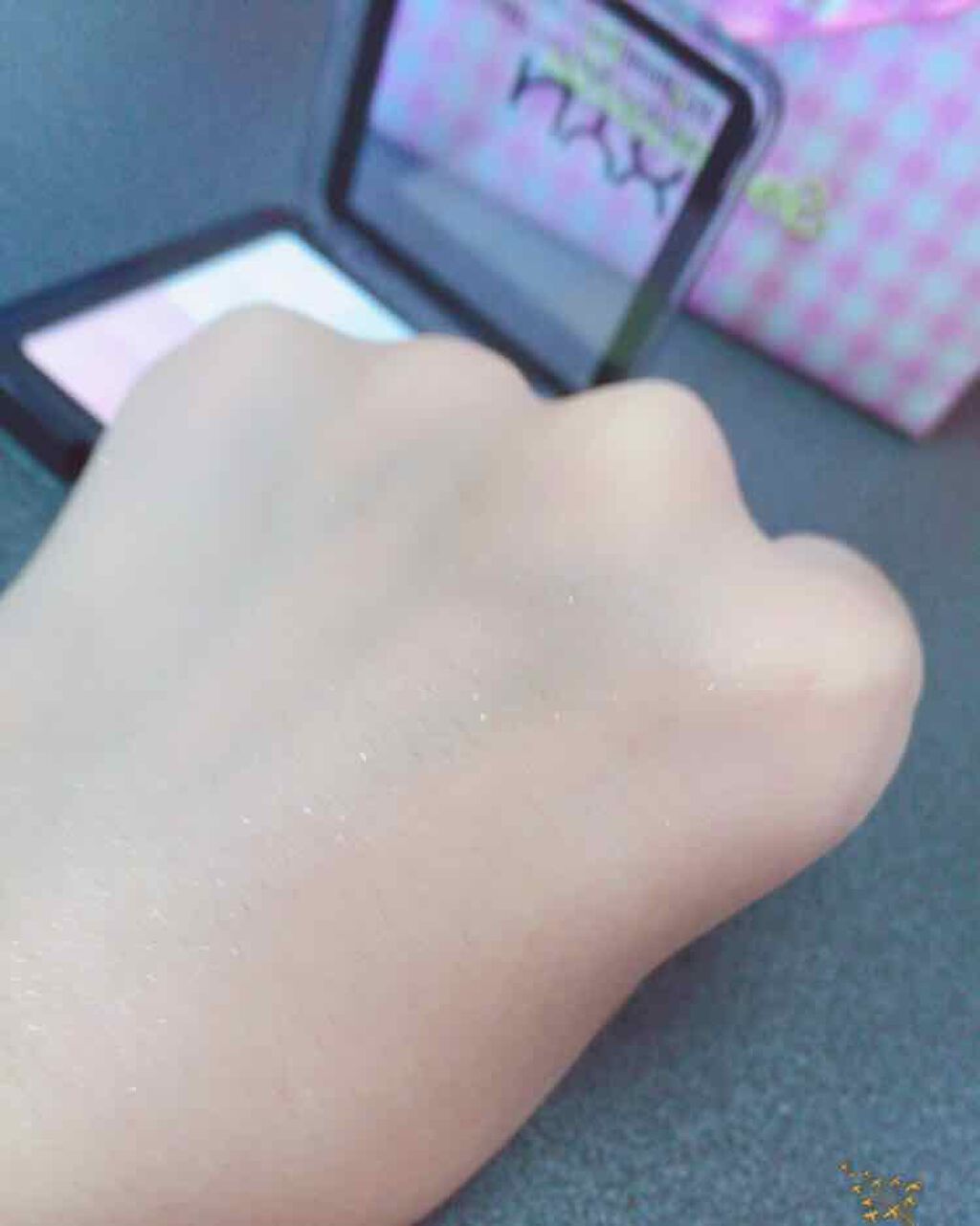 ラディアントフィニッシングパウダー/NYX Professional Makeup/プレストパウダーを使ったクチコミ(2枚目)