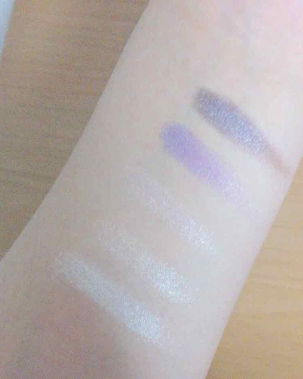 エルファー グリッターアイシャドウ/DAISO/アイシャドウパレットを使ったクチコミ（2枚目）