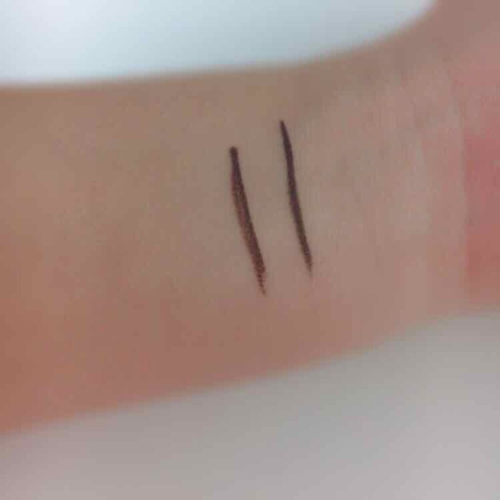 モテライナー リキッド/UZU BY FLOWFUSHI/リキッドアイライナーを使ったクチコミ（2枚目）