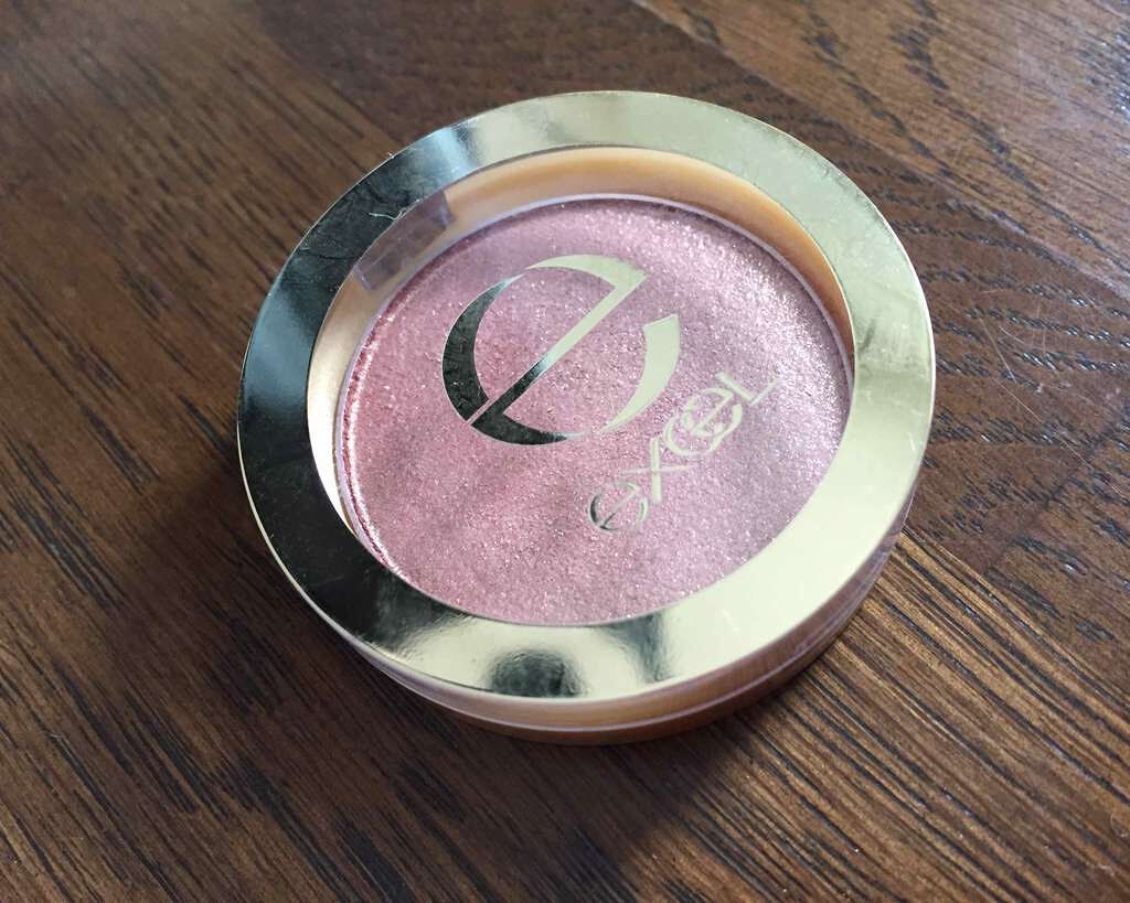 シャイニーシャドウ N/excel/単色アイシャドウを使ったクチコミ（1枚目）