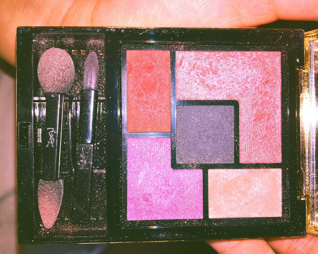 YVES SAINT LAURENT BEAUTE アイパレット ストリート＆アイのクチコミ「限定版なので、メルカリなどで買う時参考にしてください🐶❤️毎日使いしてるのでだいぶ使用感が…（.....」（2枚目）