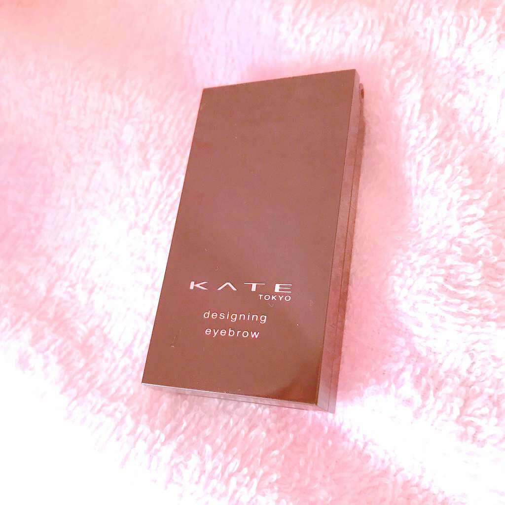 ❁KATE デザイニングアイブロウ3D 【ライトブラウン系】
私は1番上の色を眉毛に、2番目と3番目の色を混ぜてノーズシャドウに使っています！

髪色が暗い方におすすめの色合いで、付属の筆も程よくふわふわしていて描きやすいです！
