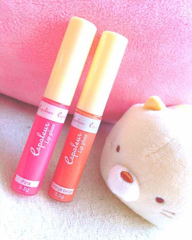 ダイソーのエスポルールリップグロス💄ピンクとオレンジベージュ

100円だし✨と思って買ってみました🙂

色味はナチュラルな感じでかわいいのですが、結構薄づきなので、ティント系のリップをした日のお直し用