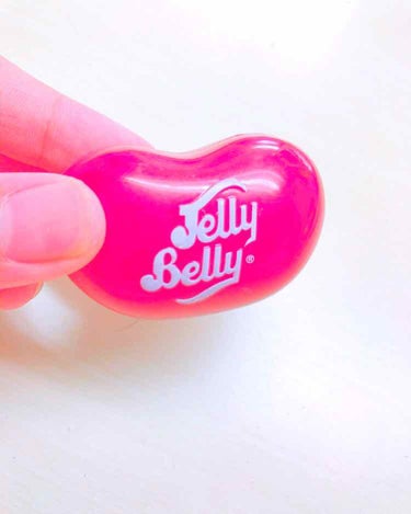 JellyBelly  リップグロス レッドアップル



このグロスは一年前くらいに雑貨屋さんでパケ買いしてしまったものです （笑）

良いところ🙆✨

・とてもいい匂いがする。(チェリー味のお菓子み