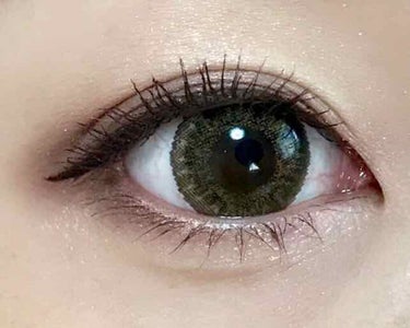 Today's eye makeup ②👁
今日は少し大人っぽい雰囲気に仕上げました！
リップとチークはバーガンディ色です(^_−)−☆

①シャドウ：ケイト フォルミングエッジアイズ BR-1
②ラメ