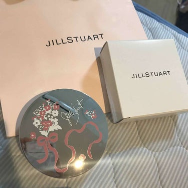 9月1日にJILLSTUARTから新発売した、クッションファンデーション！
美容液がたっぷり入ったクッションファンデで、薄づけでもしっかりとカバーできて、とても軽いつけ心地^ ^
今まで使ったクッション