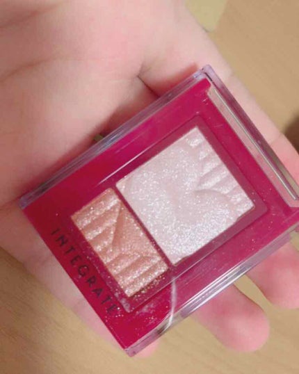 インテグレート ワイドルックアイズのクチコミ「
こちらの色は限定色でした💖
上と下(手に塗っている)両方ともラメが入っています⭐️
下は少し.....」(1枚目)