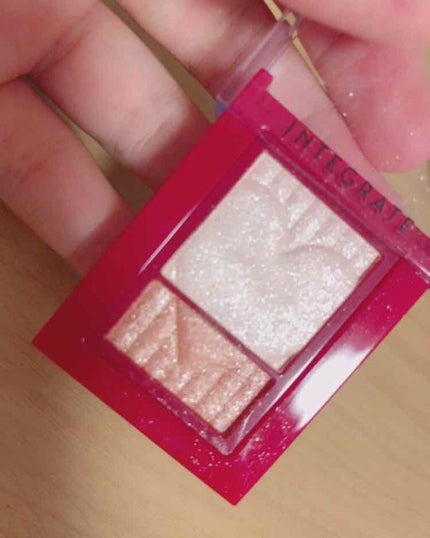 インテグレート ワイドルックアイズのクチコミ「
こちらの色は限定色でした💖
上と下(手に塗っている)両方ともラメが入っています⭐️
下は少し.....」(2枚目)