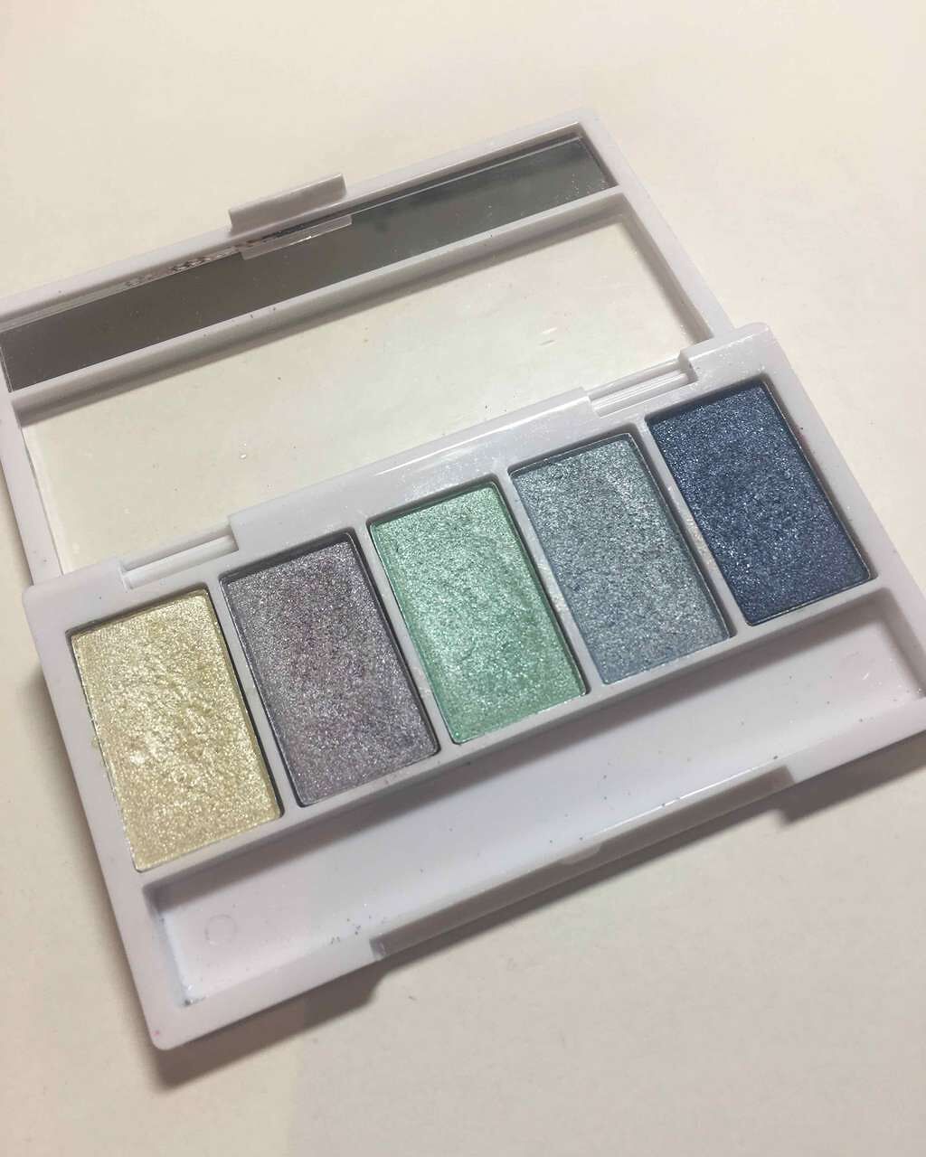 エルファー グリッターアイシャドウ/DAISO/アイシャドウパレットを使ったクチコミ（2枚目）