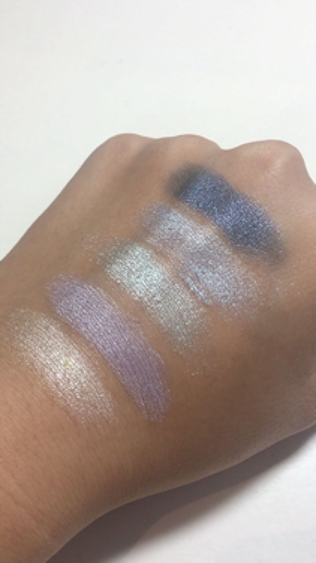 エルファー グリッターアイシャドウ/DAISO/アイシャドウパレットを使ったクチコミ（3枚目）