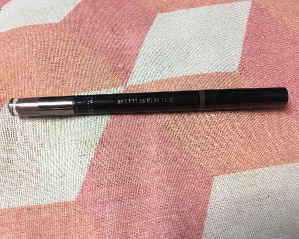 Burberry Beauty キャットアイライナーのクチコミ「バーバリー キャットアイライナー02番の茶色です。

一本でアイシャドウとアイライナーがついて.....」（2枚目）