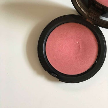 BOBBI BROWN イルミネイティング ブロンジング パウダーのクチコミ「細かなラメが入っていて肌にのせたときに
キレイです🌈💕

発色もよくてかわいい色味❤️

でも.....」（2枚目）