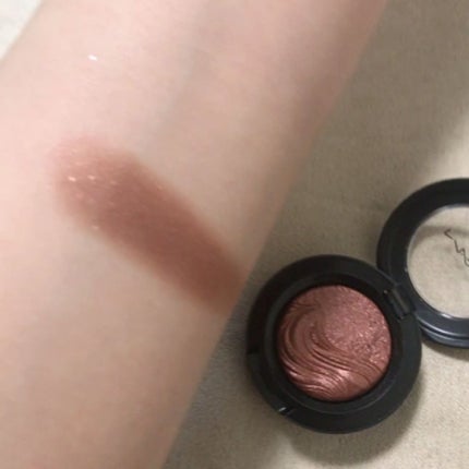 エクストラ ディメンション アイシャドウ アマラス アロイ/M・A・C/単色アイシャドウを使ったクチコミ(3枚目)