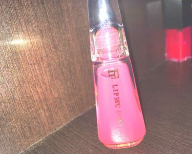 フローフシlip💄38°C 11 リップトリートメント＋3°C❤️

このリップはピンクとオレンジの間ぐらいの色の商品です！
これは、唇のシワとかをなくしてくれたりつけてると唇が潤います！寝ている間の時