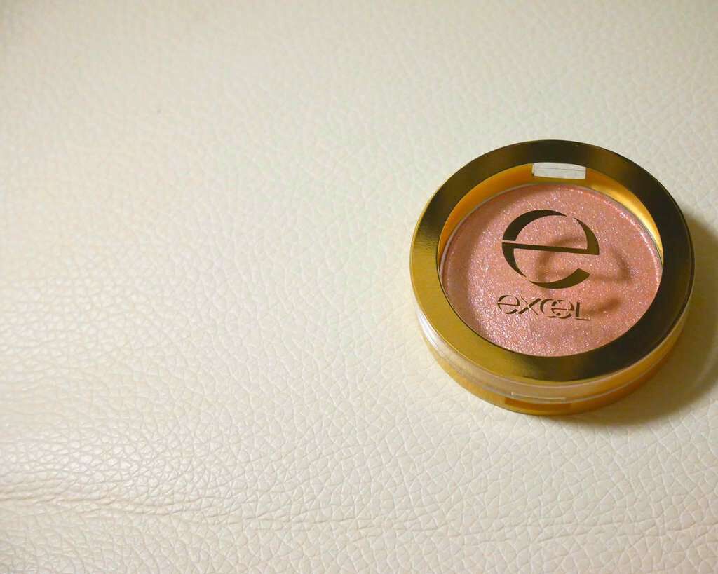 シャイニーシャドウ N/excel/単色アイシャドウを使ったクチコミ（1枚目）