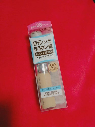 怒涛のテスト期間&たくさんのレポート提出で寝不足です😴そのせいで素晴らしいクマが出来てしまいこの子を買ってみました！😙💕


色はナチュラル系で、自然な肌色です🖐👩



ブラシを出してみるとたくさんコ