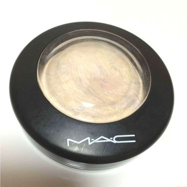 
MAC ミネラライズスキンフィニッシュ
#ライトスカペード

マーブルの色味ですが付けてみると
パール感が強く発色はとても良いです◎
目の下のクマ隠しに使うと目元が
明るくなります´ω`*
