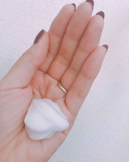 LUX 美容液スタイリング メリハリウェーブ フォームのクチコミ「🐑☁️ちょっとのプッシュで濃密なふわっふわの泡が出てきます🌟コテで内巻き外巻きミックスした後、.....」(1枚目)