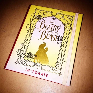 ✨Beauty and the Beast🌹
ビューティーメークブック 20
.
.
.
.
.
INTEGRATEから4月21日に発売されたアイシャドウ3色とクリームチーク1色がセットのコラボ商品♥️