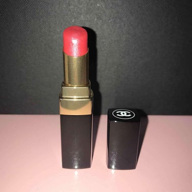 初投稿です🙋
CHANEL ルージュ ココ シャイン 62番💄💋

【つけ心地】さらっと塗れます！特徴はあんまり無く普通のリップという感じがしますw

【発色】写真(2枚目)は色味が分かりやすいようにフ