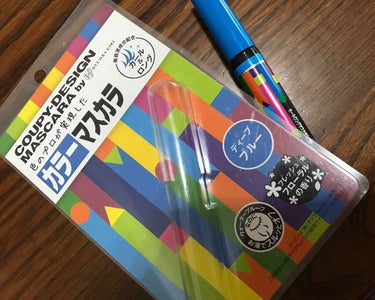 黒のマスカラしか使ったことなかったのですが青のマスカラは目が大きく見える効果あるって聞いて買ってみました💫
光によって違うのかもしれませんが室内ではそこまで派手な青！！って感じはしませんでした💞なので普