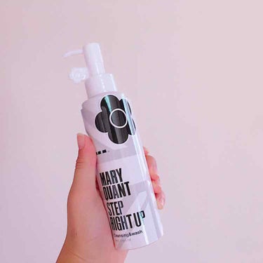 MARY　QUANT 
STEP RIGHTUP CLEANSING&WASH

この1本でクレンジングと洗顔が出来ちゃう
優れもの😍
お値段は2300円とそこそこしますが
持っていて損は無い商品です(