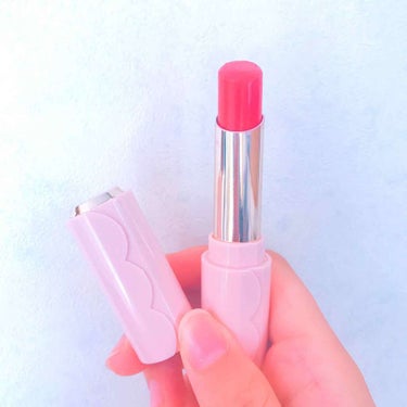 エチュードハウスのディアマイエナメルリップトーク 
【PK002】です💄✨

発色がとても良いです。なので、普通に塗ると色がつきすぎてしまいます。だから、ポンポンとする感じで塗るとすごく可愛い色になりま