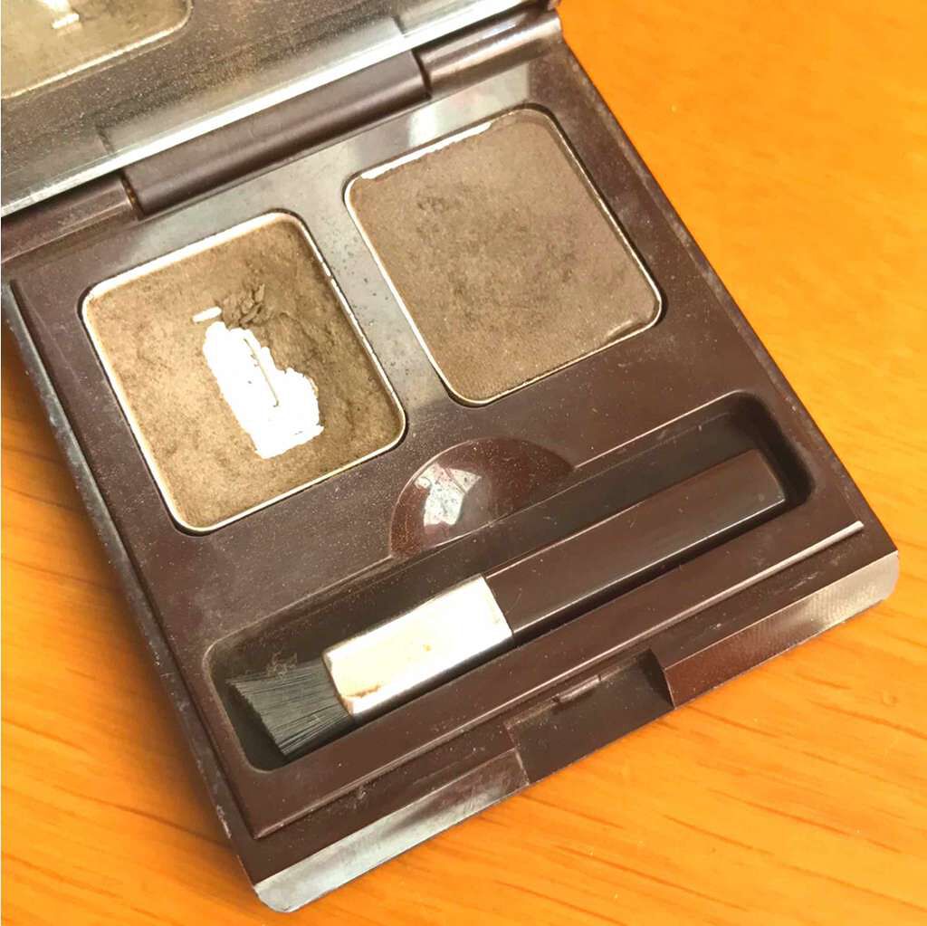 ルル on LIPS 「SKINFOODのアイブロウパウダー1号クレイカーキーブラウン..」(2枚目)