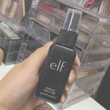 

ELFのMakeup Mist&Set❄️

メイクの最後に顔から30センチくらい離して2プッシュしてます！
これするとしないとでメイクの持ち全然ちがうよ💥

アイハーブ🌿で300円くらいでプチプラ