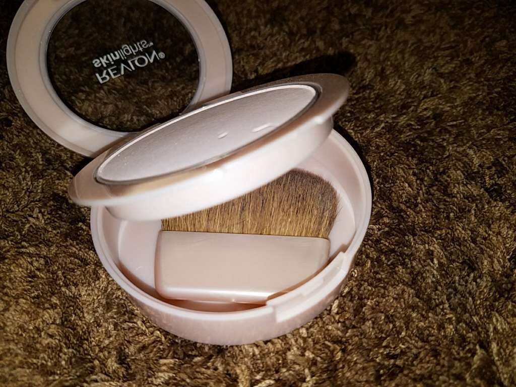 スキンライト プレスト パウダー/REVLON/プレストパウダーを使ったクチコミ(2枚目)