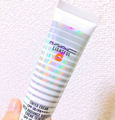 

>>>LIGHTFUL C TINTED CREAM
       SPF30/PA+++
 
       毎日下地で使っています！  
       肌の色が明るくなりカバー力もあります。
  