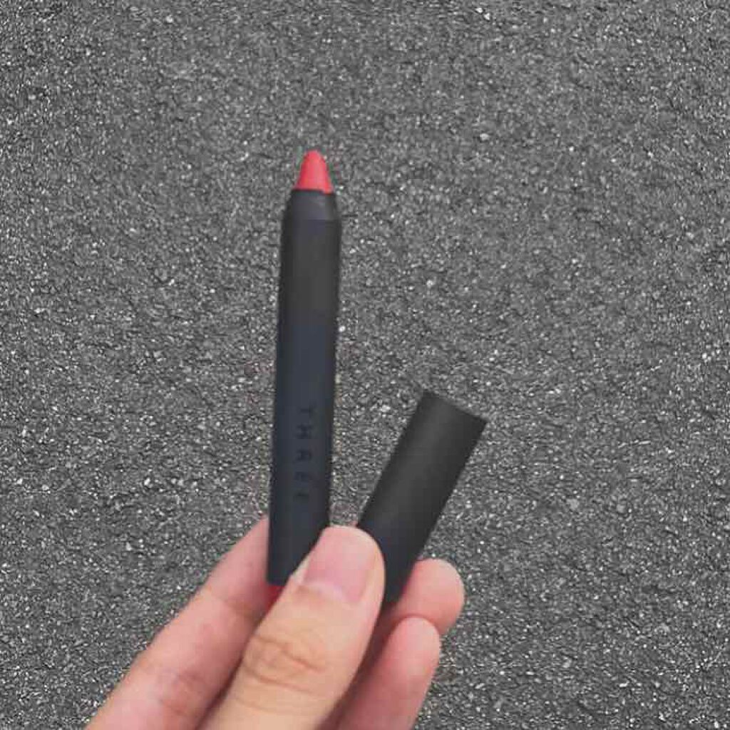 ア ン リ on LIPS 「THREEの新作のリップクレヨンです🍎なんといっても発色がよく..」(1枚目)