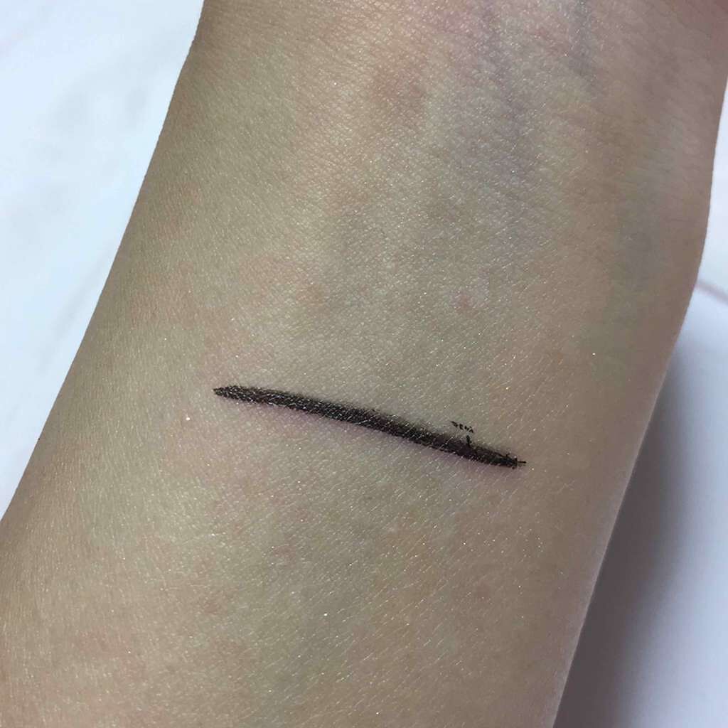 モテライナー リキッド/UZU BY FLOWFUSHI/リキッドアイライナーを使ったクチコミ(2枚目)