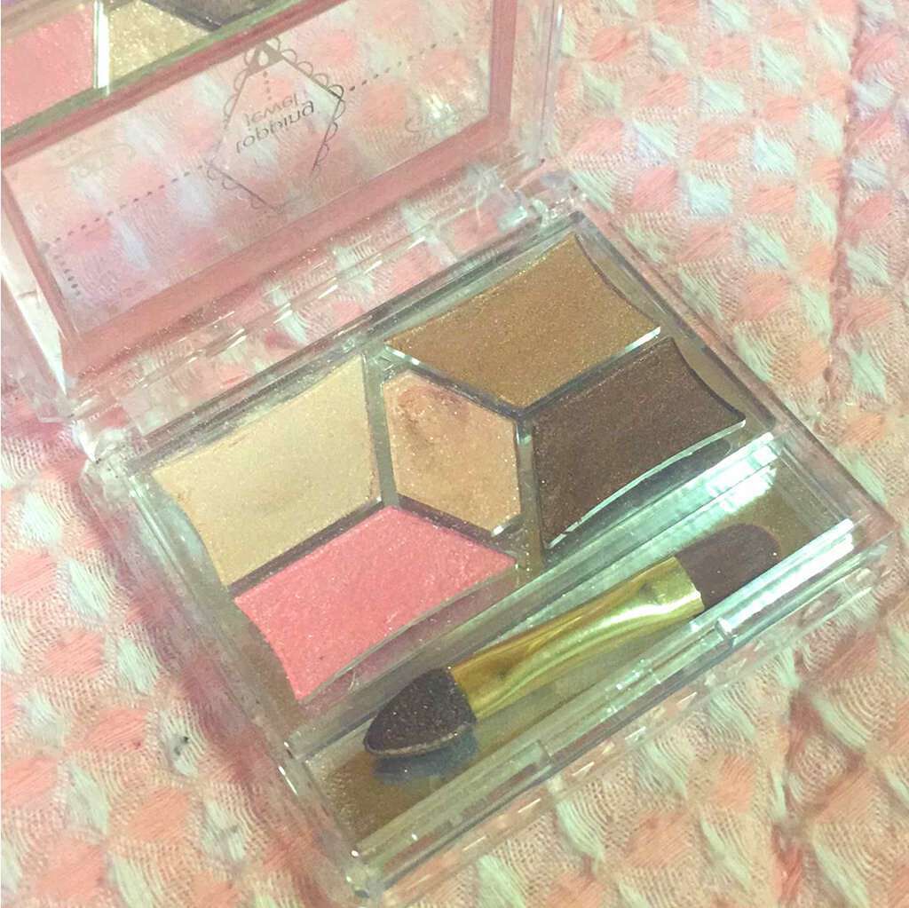 キャンメイクパーフェクトスタイリストアイズの10番です。
私が元々、白っぽい肌だったので全体的に大人っぽいダークなシャドウが似合いませんでした。
少しくらい肌の人にあうかもしれません👩🏼👍🏻

#キャンメイクパーフェクトスタイリスト