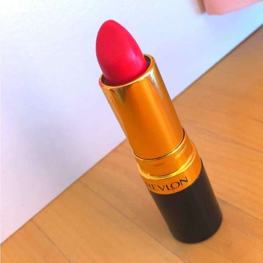 Revlon スーパーラストラスリップスティック106番です。

発色がとてもいいです💄
何か食べても、色が落ちないです🙆🏻