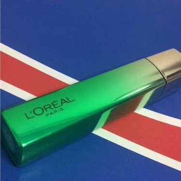 L'OREAL PARiS ユイルカレス 802 の
ライムグリーン🌵(^^)/

ほぼ透明です！匂いもきつくなく塗りやすい！そして潤う〜🤤（´-`）
のにベタつかず 乾燥もしない🤤
ツヤ出しに👌🏻

