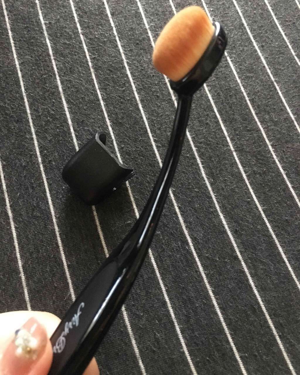 スモールサイズ/エアリーブラシ/メイクブラシを使ったクチコミ（2枚目）